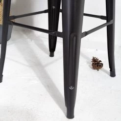 KOSMI - Lot De 4 Chaises De Bar, Tabourets Moyens Style Industriel Avec Petit Dossier En Métal Noir Mat Et Assise En Bois Naturel Clair, Assise Hauteur 66cm - Noir -banc et tabouret Soldes Boutique 28504846 3