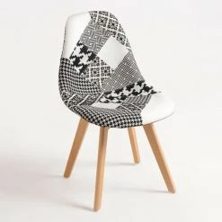 LES TENDANCES Chaise Patchwork Gris Et Blanc Et Pieds Hêtre Naturel Banki